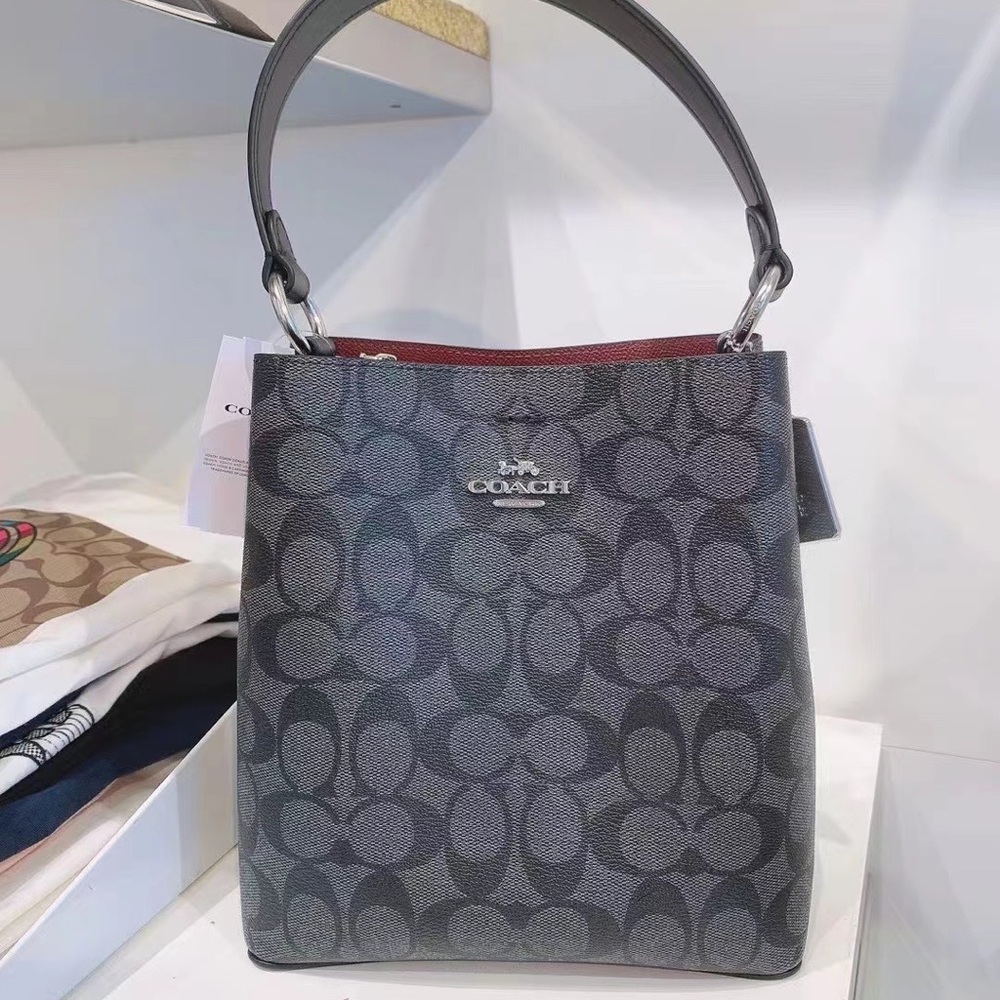 Coach Town Bucket Bag In
Signature Canvas